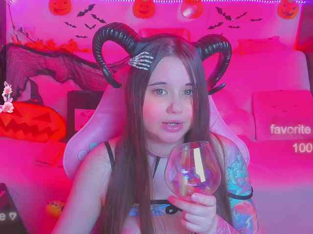 LoliSuccub webcam