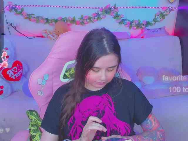 LoliSuccub webcam