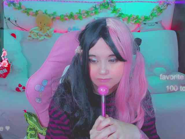 LoliSuccub webcam