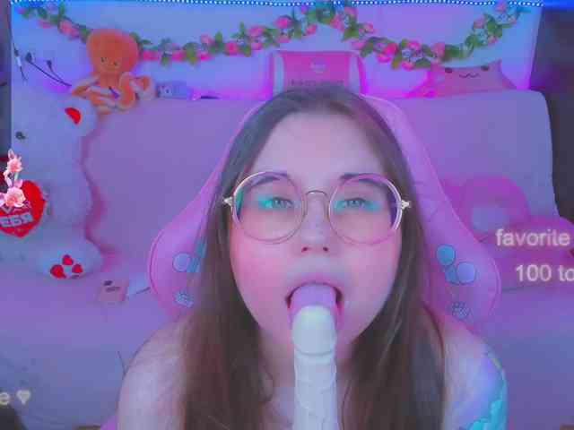 LoliSuccub webcam