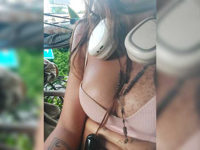 karolfox's BongaCams show and profile