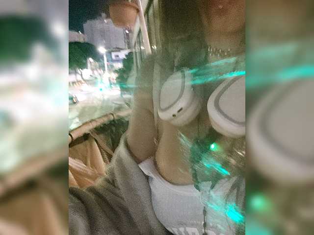 karolfox's BongaCams show and profile