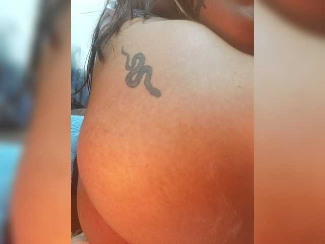 karolfox's BongaCams show and profile