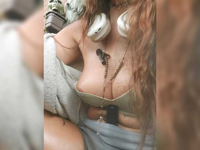 karolfox's BongaCams show and profile