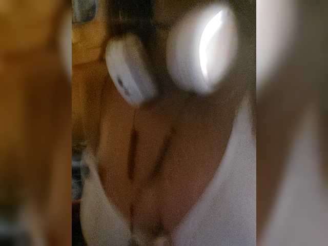 karolfox's BongaCams show and profile