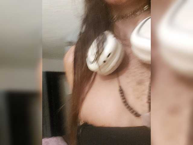 karolfox's BongaCams show and profile