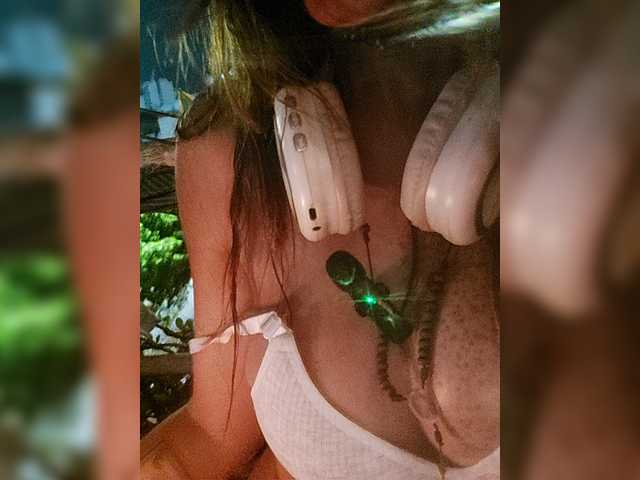 karolfox's BongaCams show and profile