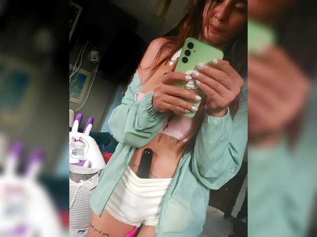 karolfox's BongaCams show and profile