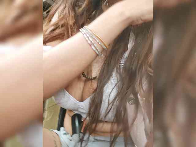 karolfox Live Webcam on BongaCams