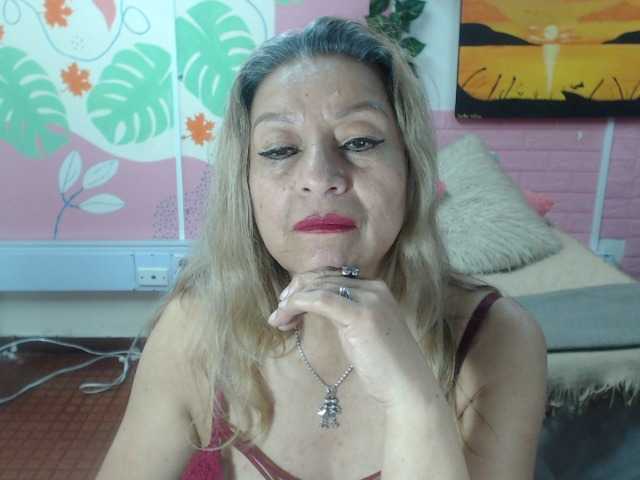 le modèle valeria-sexy est en webcam porno dans un show sur le site bongacams, il possède les tags suivants: Latino/Hispanic,Blonde,Shaved