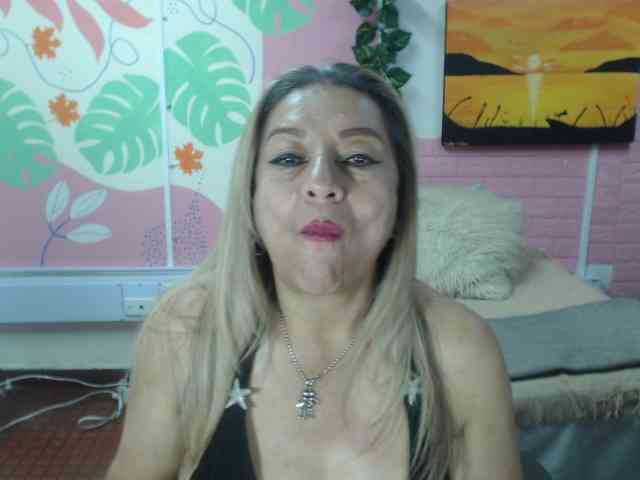 valeria-sexy valeria-sexy