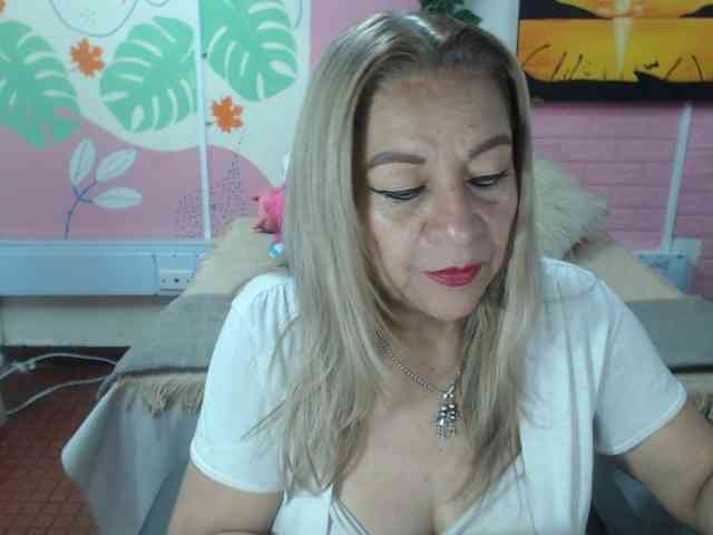 valeria-sexy valeria-sexy