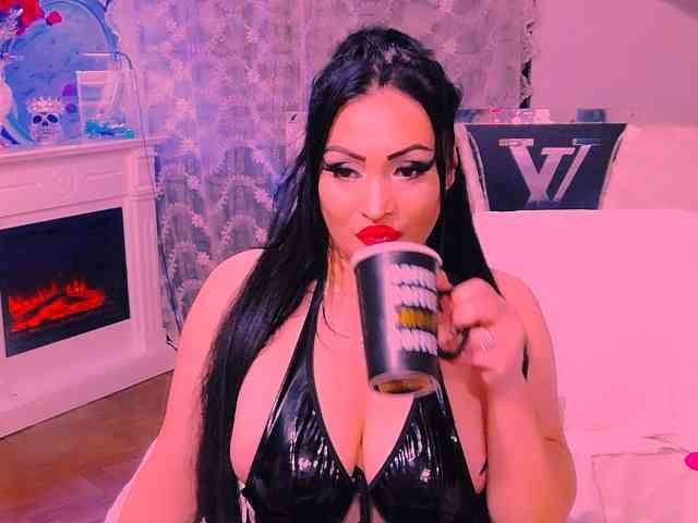 AliyaMoon webcam