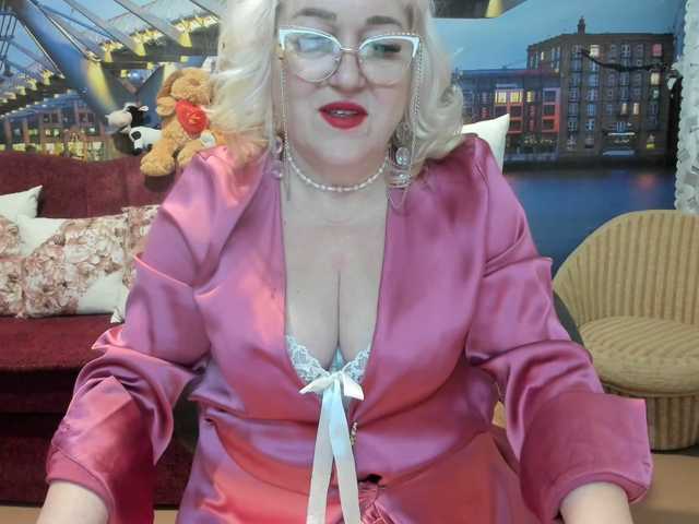 StarMarmelada's BongaCams show and profile