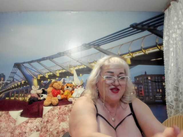 StarMarmelada's BongaCams show and profile