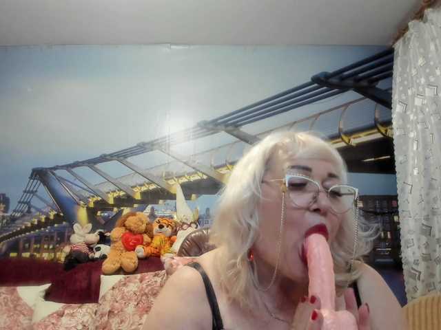 StarMarmelada's BongaCams show and profile