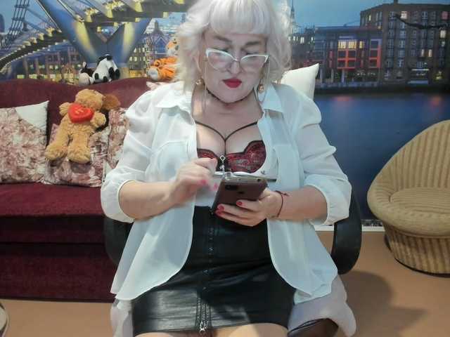 StarMarmelada's BongaCams show and profile