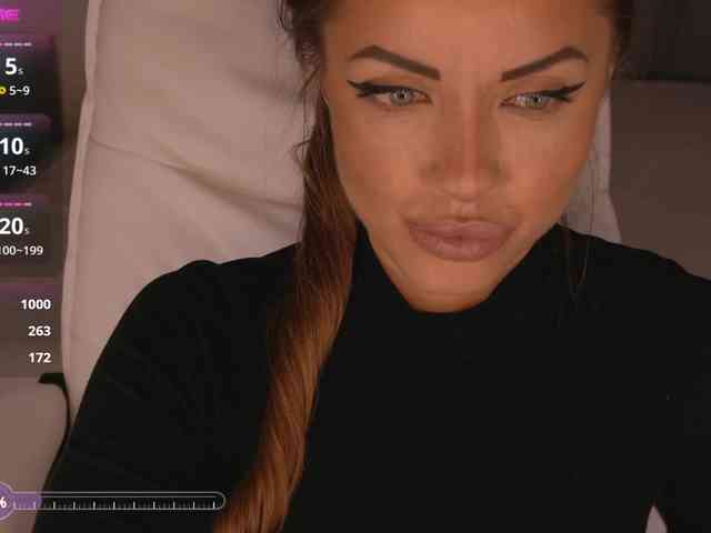 _JenniferBomb webcam