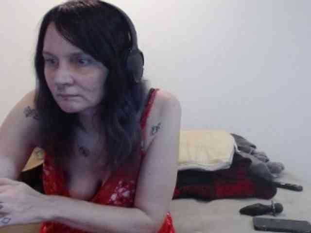 hotmodel1984 webcam