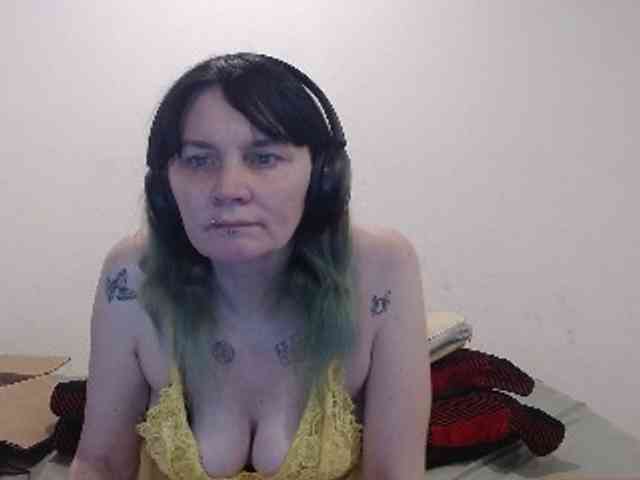 hotmodel1984 Live Webcam on BongaCams