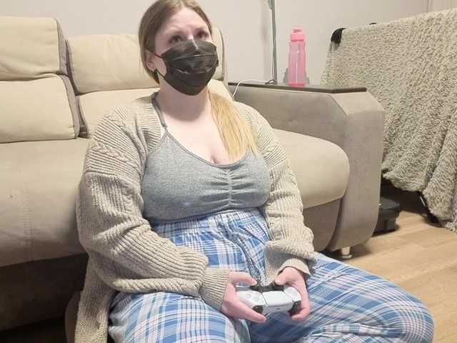 Milaa1998's BongaCams show and profile