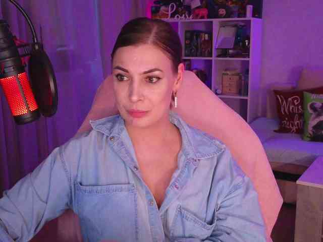 LadyLLS webcam