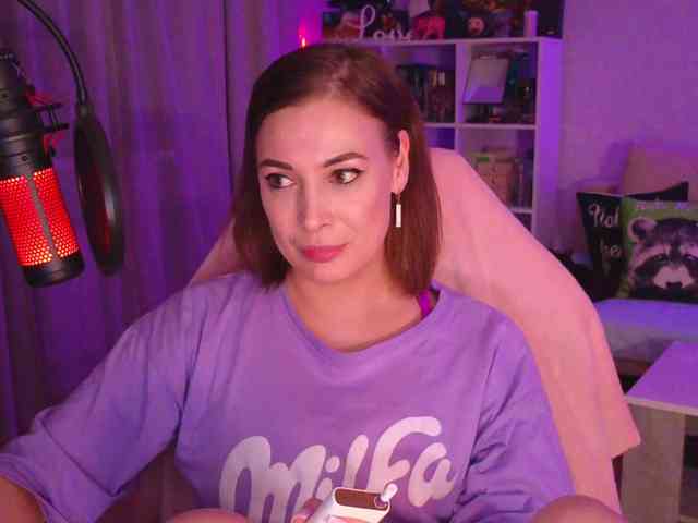 LadyLLS webcam