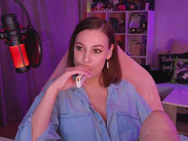 LadyLLS webcam