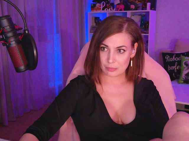 LadyLLS webcam