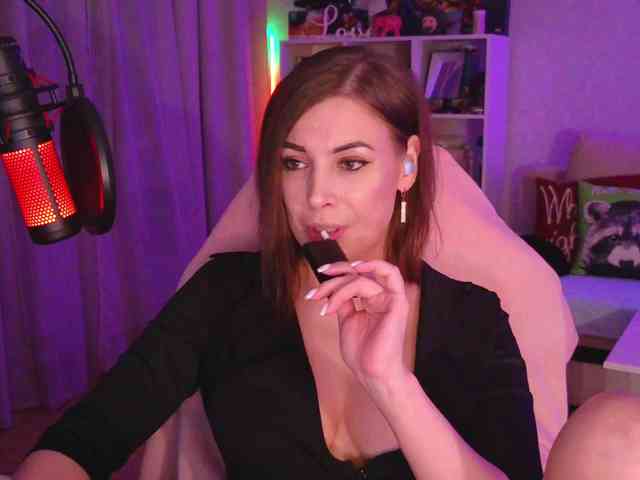 LadyLLS webcam