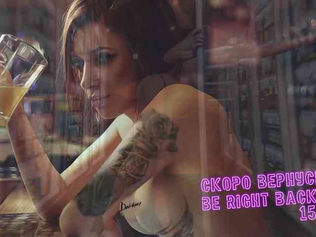LadyLLS webcam