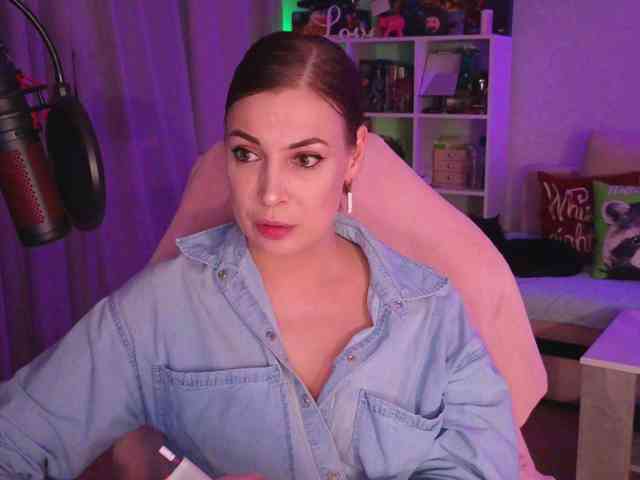 LadyLLS webcam