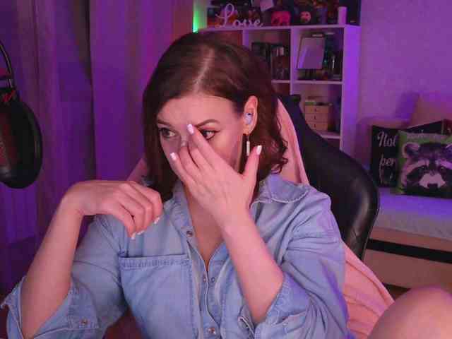 LadyLLS webcam
