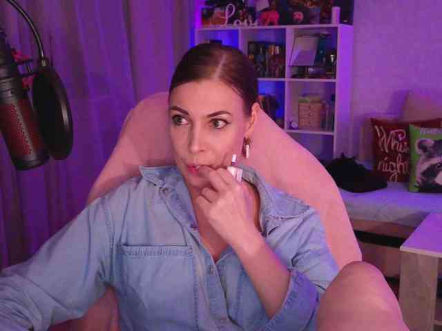 LadyLLS webcam