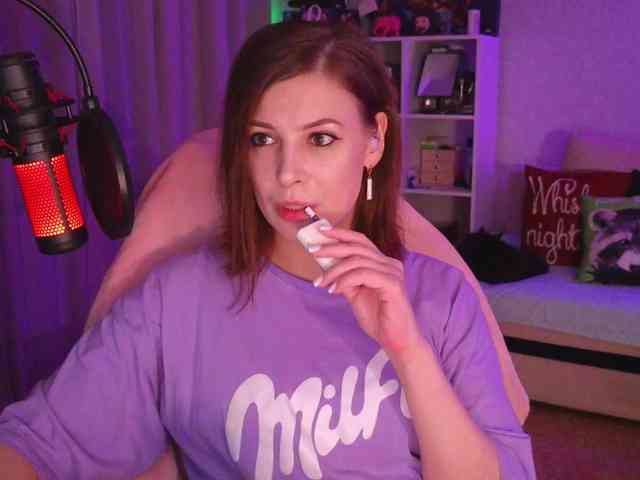 LadyLLS webcam