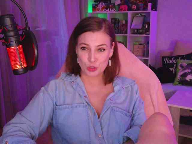 LadyLLS webcam