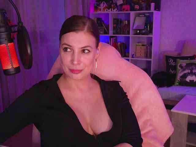 LadyLLS webcam