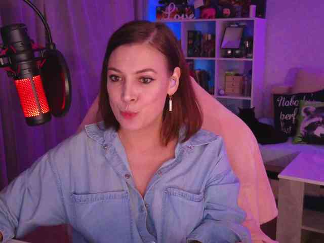 LadyLLS webcam