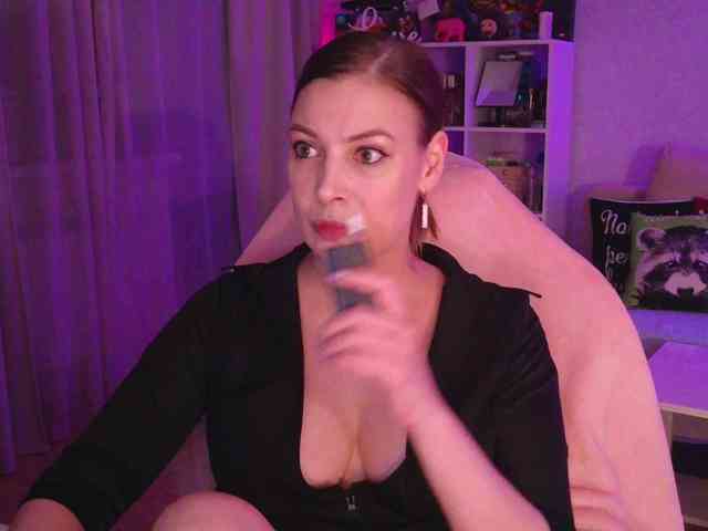 LadyLLS webcam