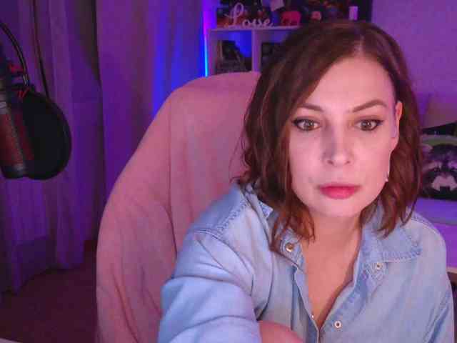 LadyLLS webcam