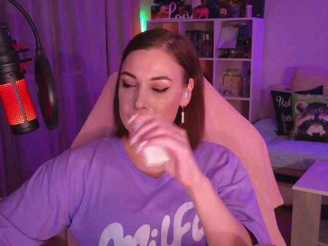 LadyLLS webcam