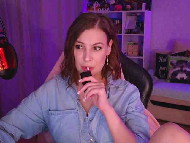 LadyLLS webcam
