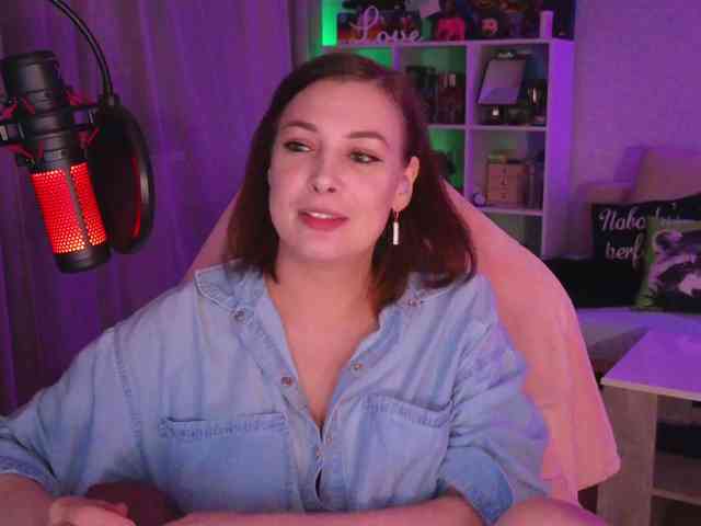 LadyLLS webcam