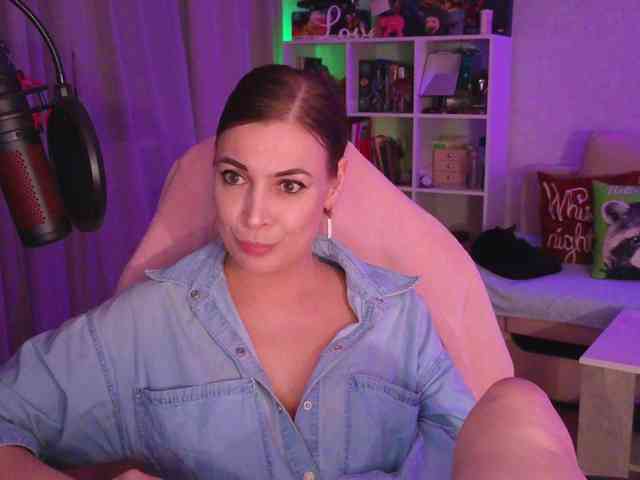 LadyLLS webcam