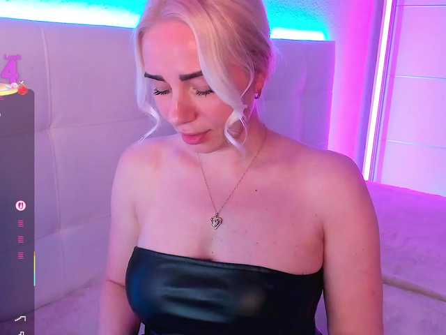 Dashulakiss1's BongaCams show and profile