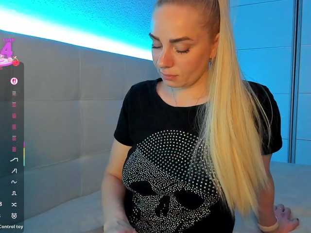 Dashulakiss1's BongaCams show and profile