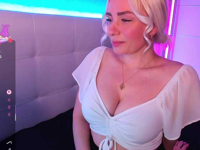 Dashulakiss1's BongaCams show and profile