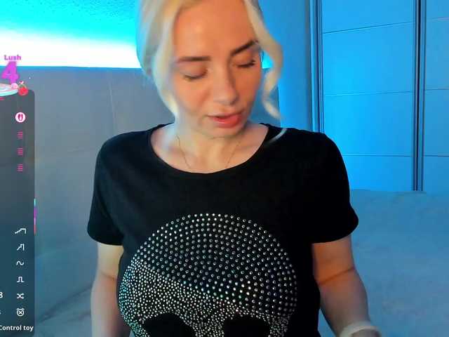 Dashulakiss1's BongaCams show and profile