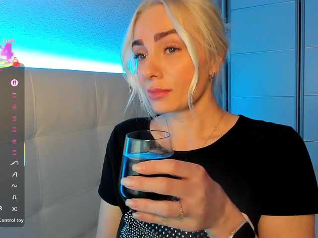 Dashulakiss1's BongaCams show and profile