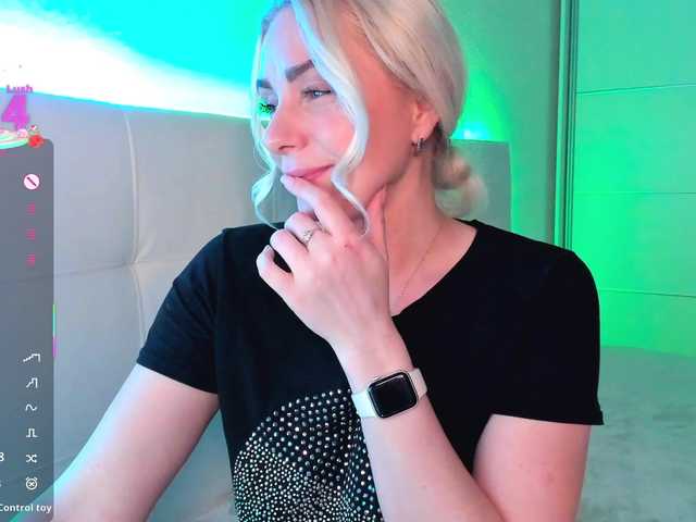 Dashulakiss1's BongaCams show and profile